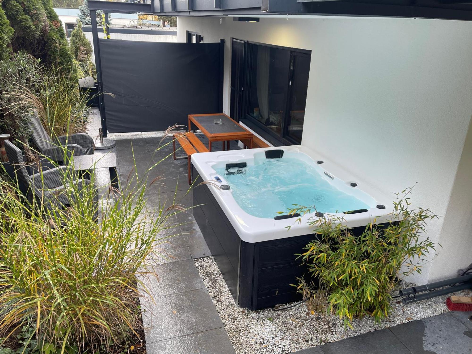 Rosmarin - Kuschelige Fewo - Romantik & Entspannung Im Whirlpool Auf Privater Terrasse, Ruhe & Hund Willkommen - By Ferienwohnenamsee - Uberlingen Bagian luar foto